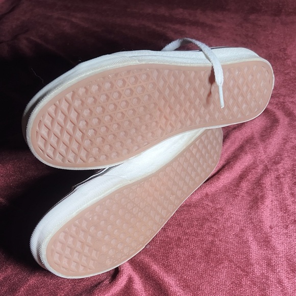 lavender vans high top sneakers - 7.5 bought them thinking they were 8’s women’s - Picture 4 of 4